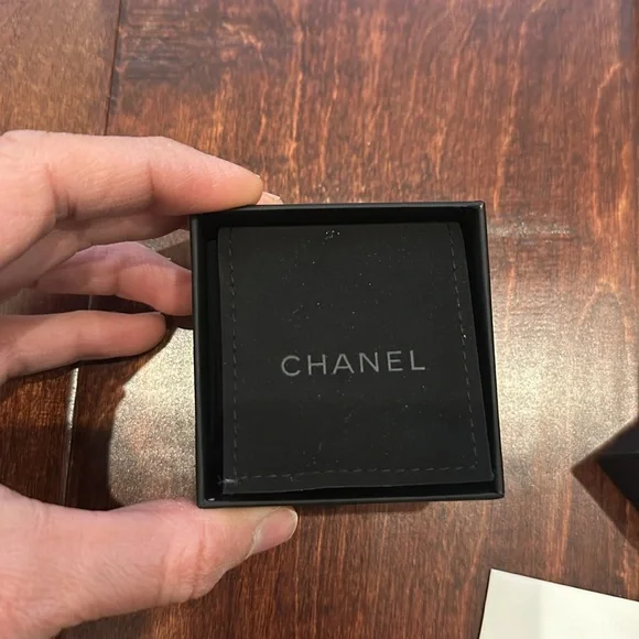 Chanel Earring Box - Picture 2 of 5